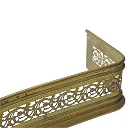 19th century brass fire curb of serpentine outline with pierced decoration W153cm