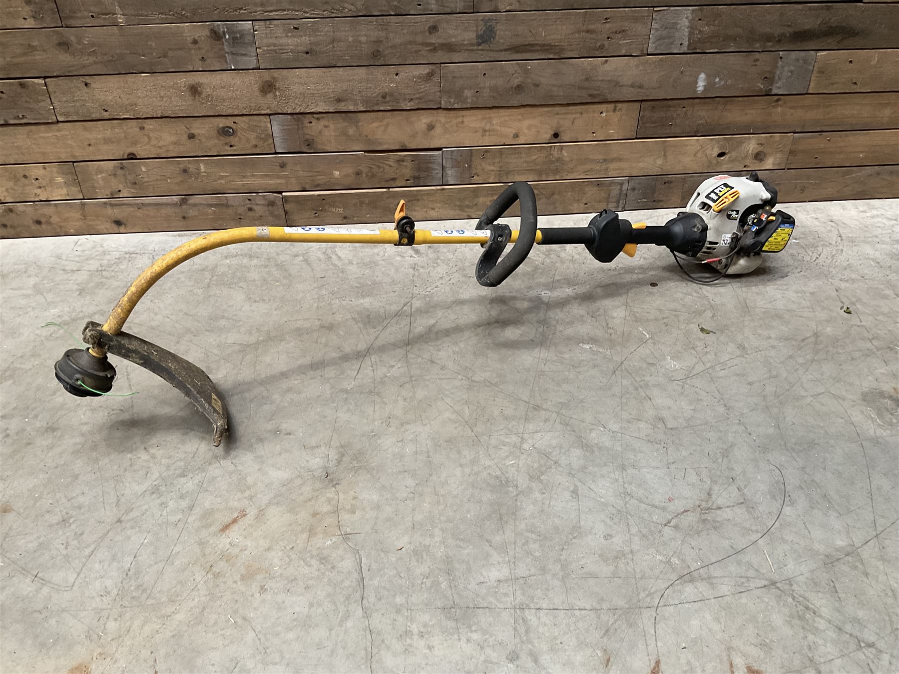 Ryobi 30cc PLT 3043YE petrol strimmer