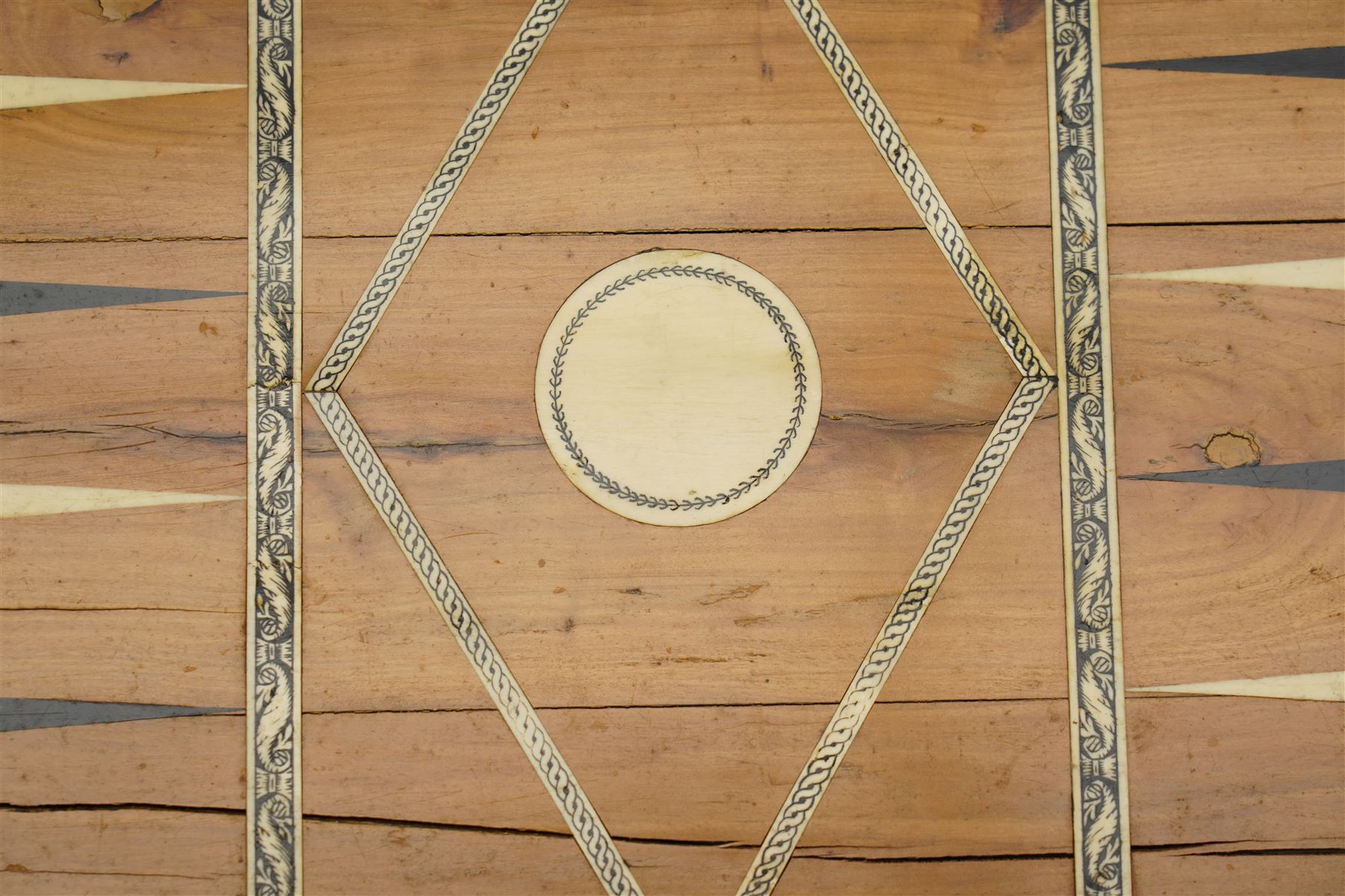 Mid-19th-century Anglo Indian Vizagapatam ivory, sandlewood, and horn veneered backgammon/chess board, circa 1860, rectangular games box the borders engraved with a stylized scrolling leaf decoration and spine engraved History of Persia the interior inlaid for backgammon, with three internal sandalwood boxes with covers, containing 16 ivory pieces and 16 horn pieces, comprising, kings and queens with pierced crowns on baluster carved shafts; bishops with carved mitres; knights represented by horses’ heads; and rooks as towers with imbricated decoration.

This item has been registered for sale under section 10 of the APHA Ivory Act, submission reference G68PNYA5 

