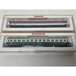 Roco 'N' gauge - 23259 BR 290 German Diesel locomotive and 25307 flat wagon with two containers; both boxed; and two Arnold 'N' gauge passenger coaches Nos.3202 and 3825; both boxed (4)
