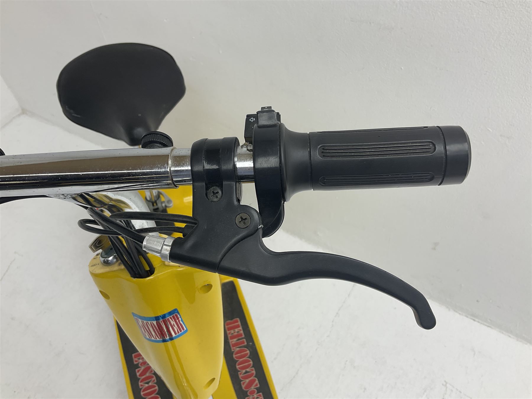 E-Scooter yellow electric 2-wheel scooter with seat and charger L106cm