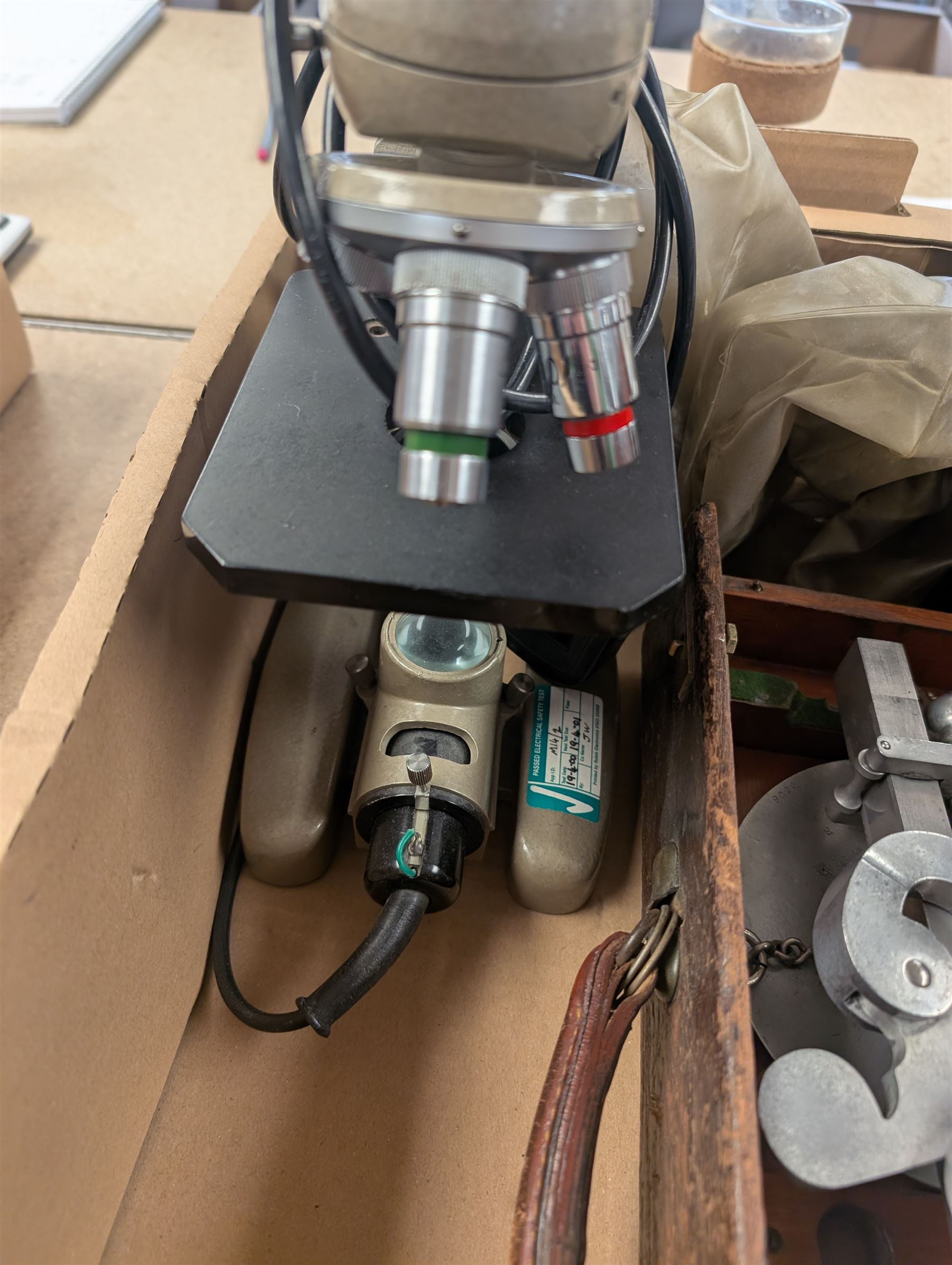 Sigma Multi Telemax 1:2.8 f=135mm lens, a set of DE Grave 7lb scales with County Borough of Blackpool scales in mahogany box and a Vickers Instruments microscope