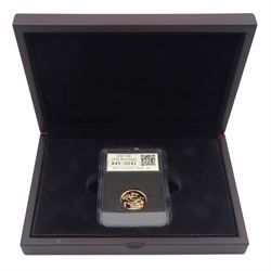 Queen Elizabeth II 2015 gold full sovereign coin, cased 