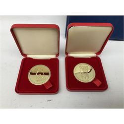 Great British and World coins, including Canadian 1975 dollar, United States of America 1975 proof set and bicentennial silver uncirculated set 1776-1976, Queen Elizabeth II Gibraltar 1977 sterling silver proof twenty-five pence, cased with certificate, New Zealand 1979seven coin set in blue wallet,  GB pre-decimal coins etc