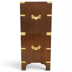 Georgian design mahogany military campaign style chest with central division, the rectangular top with inset brass corner caps, the top section fitted with two short over one long drawer with twin carrying handles to the sides and inset brass handles to the drawers, the base with two long drawers over bracket feet