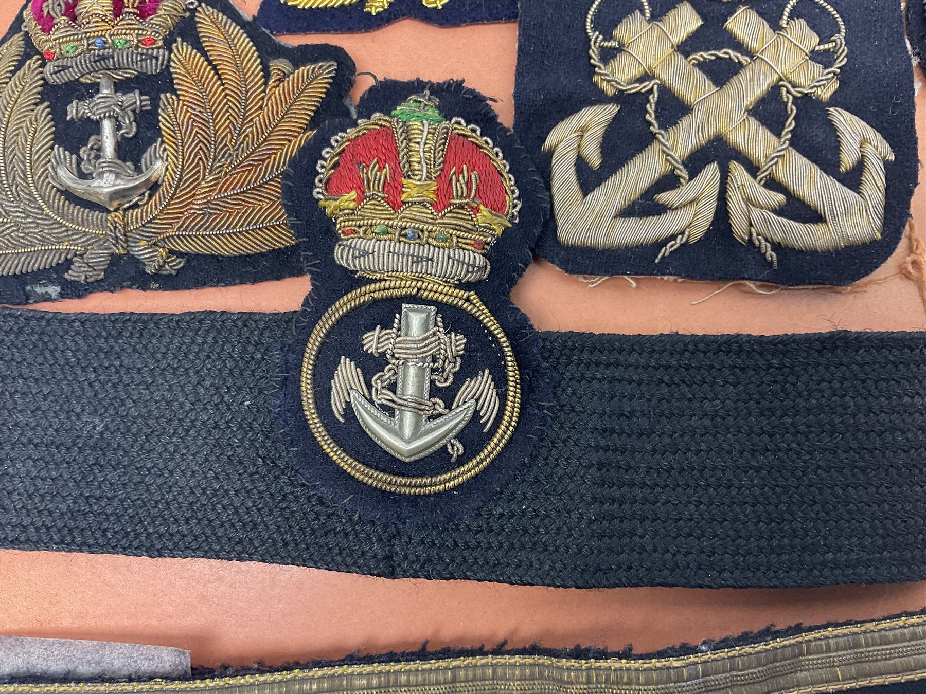 Quantity of WW1 and later Royal Navy and RAF cloth and metal badges and insignia
