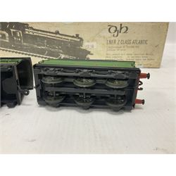 DJH Models ‘00’ gauge - kit built Class C7 (NER Class Z) 4-4-2 Atlantic locomotive and tender no.710 in LNER green; with original box 