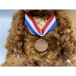Steiff - limited edition Australian 'Penny' The Federation Teddy Bear' No.285/2000 EAN 675546; H35cm; boxed with certificate
