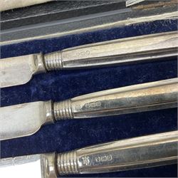 Early 20th century set of six silver handled knives, in fitted case 