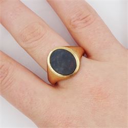 9ct gold bloodstone signet ring, London 1962