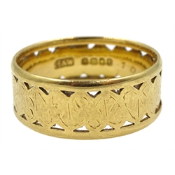 18ct gold heart design ring, London 1961, approx 3.3gm