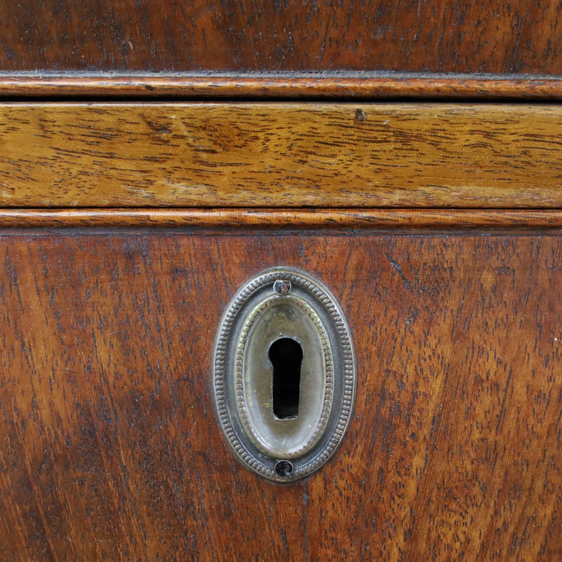 George III mahogany chest on chest, moulded cornice over two short over two long drawers with figured mahogany veneers, lower section fitted with three further long drawers, oval brass plate handles and escutcheons, on shaped bracket feet