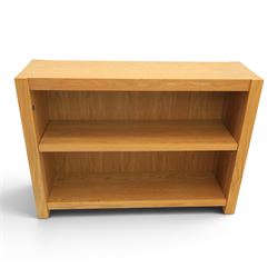 Contemporary Oak small bookcase, adjustable shelving