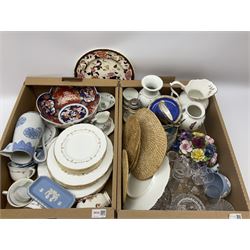 Assorted ceramics and glass, to include Royal Worcester Gold Chantilly dinner and tea wares, two pieces of Masons Mandalay pattern, four pieces of Wedgwood Jasperware, etc., in two boxes 