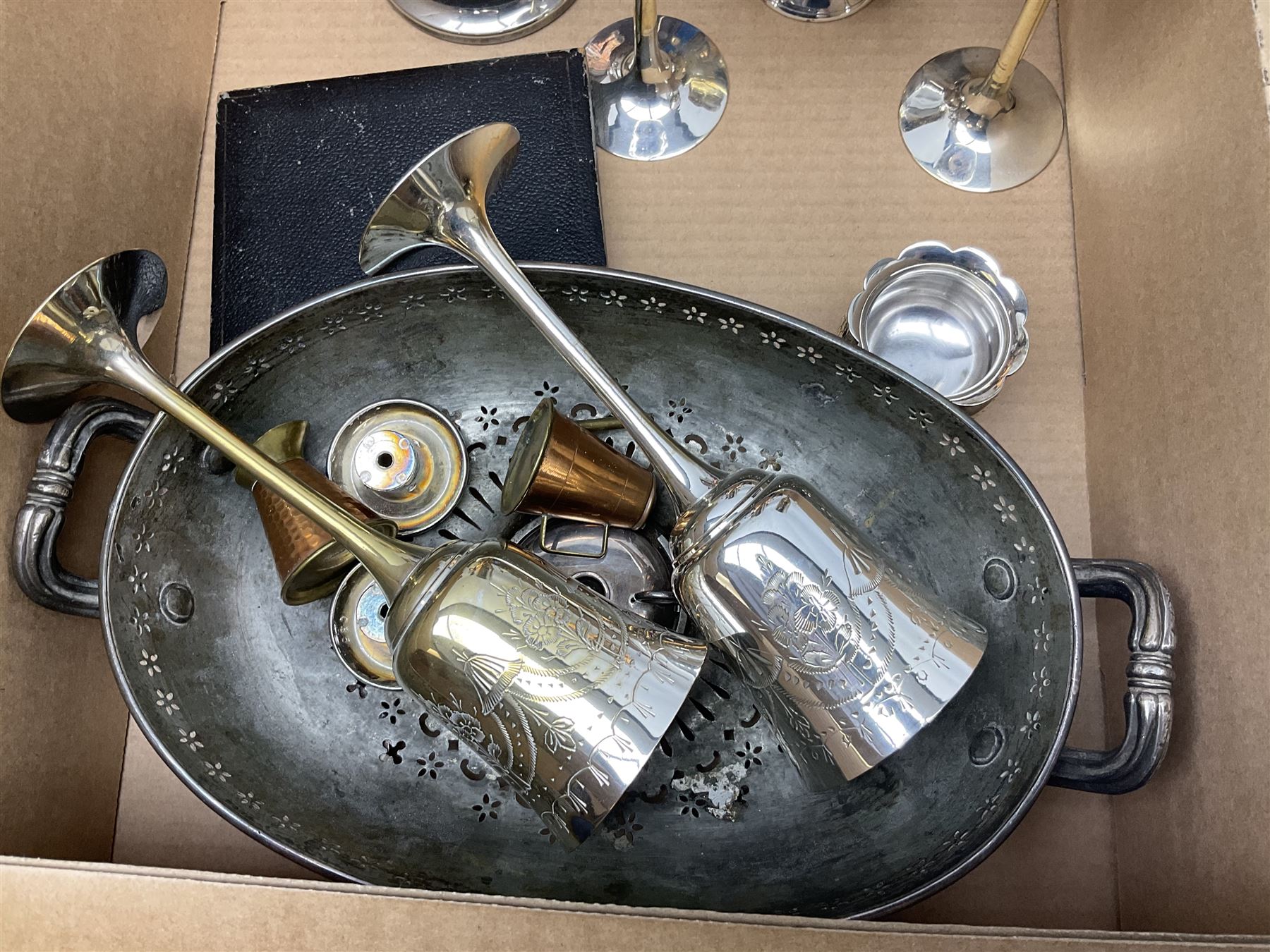 Boxed set of Banda carpet bowls, two boxed sets of Stuart glasses, Murano art glass bowl, cloisonné plate decorated with flowers upon gilt ground, silver plate and other metalware etc