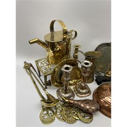 Group of metalware, to include pair of brass candlesticks, brass trivet, copper and brass powder flask, quantity of horse brasses, pair of silver plated telescopic candlesticks, silver plated salver, etc. 