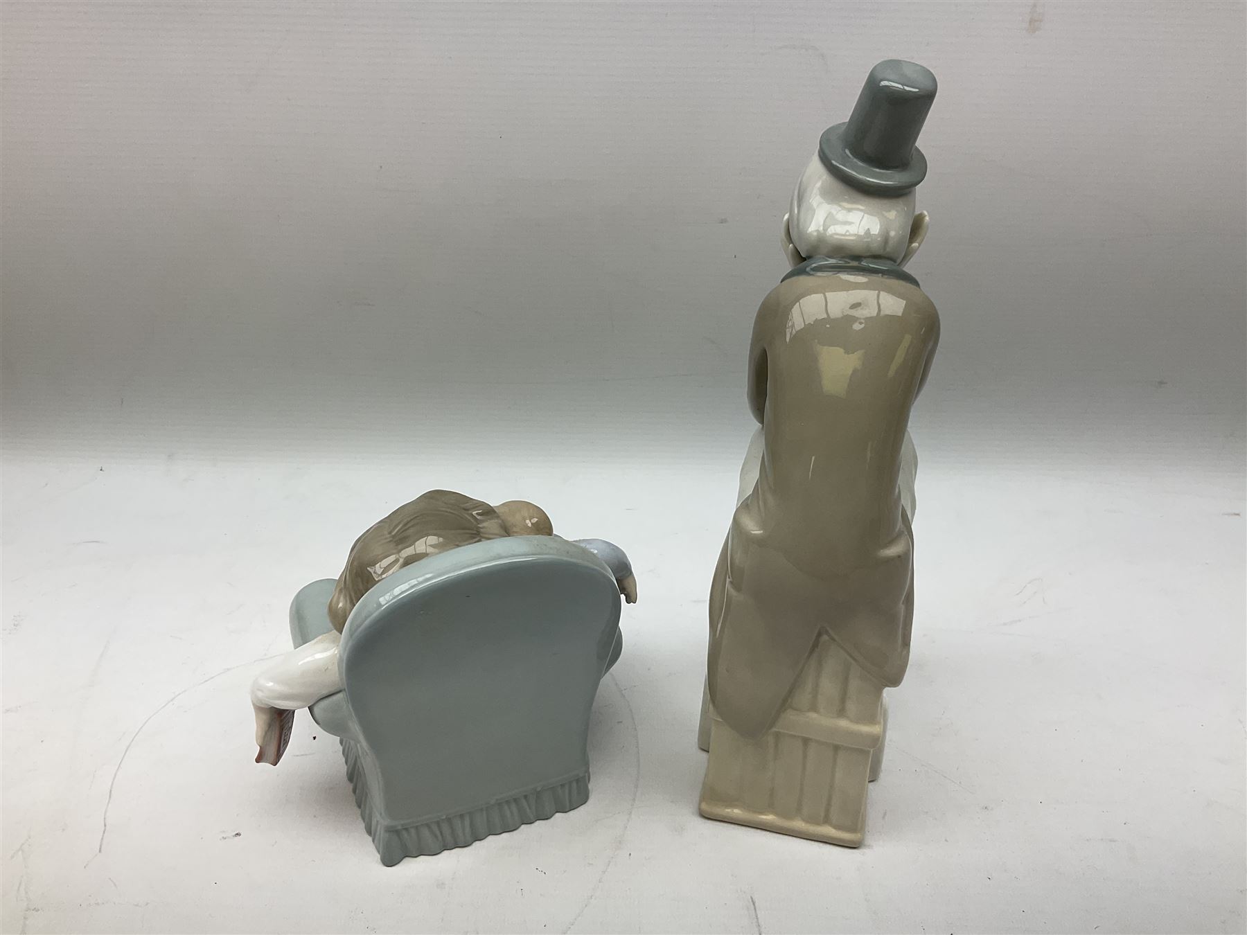 Collection of Nao figures, to include 'Moment with Mummy' no.1429, 'Stories with Grandma' no.1512, 'A Hug of Love' no.1467, together with fourteen further Nao figures and a Cascades clown figure