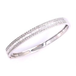  Mappin & Webb 18ct white gold diamond hinged bangle, set with central baguette diamonds and grain set diamonds to either side halllmarked  