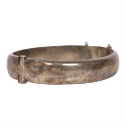 Three 9ct gold rings, silver bangle and pendant necklace