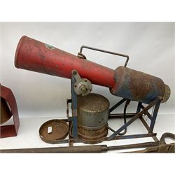 Blue and red painted gas powered bird / pest scarer, bearing label 'Exid bird & pest scarer, imported by C.R.E.A.C.O Hadleigh, Essex', , copper and brass Cymag gas hand pump, three eel spears and a set of badger tongs. Auctioneer's Note: These traps are sold as artefacts for ornamental purposes only as the use of some of them is illegal.