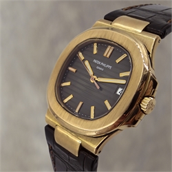  Patek Philippe Nautilus rare 18ct rose gold automatic wristwatch. Black brown dial, gold applied hour markers with luminescent coating. Signed automatic calibre 324/390, model 5711/R1, serial number 3645938. On alligator strap with rectangular scales, hand-stitched, matt dark brown. Nautilus fold-over clasp, boxed  