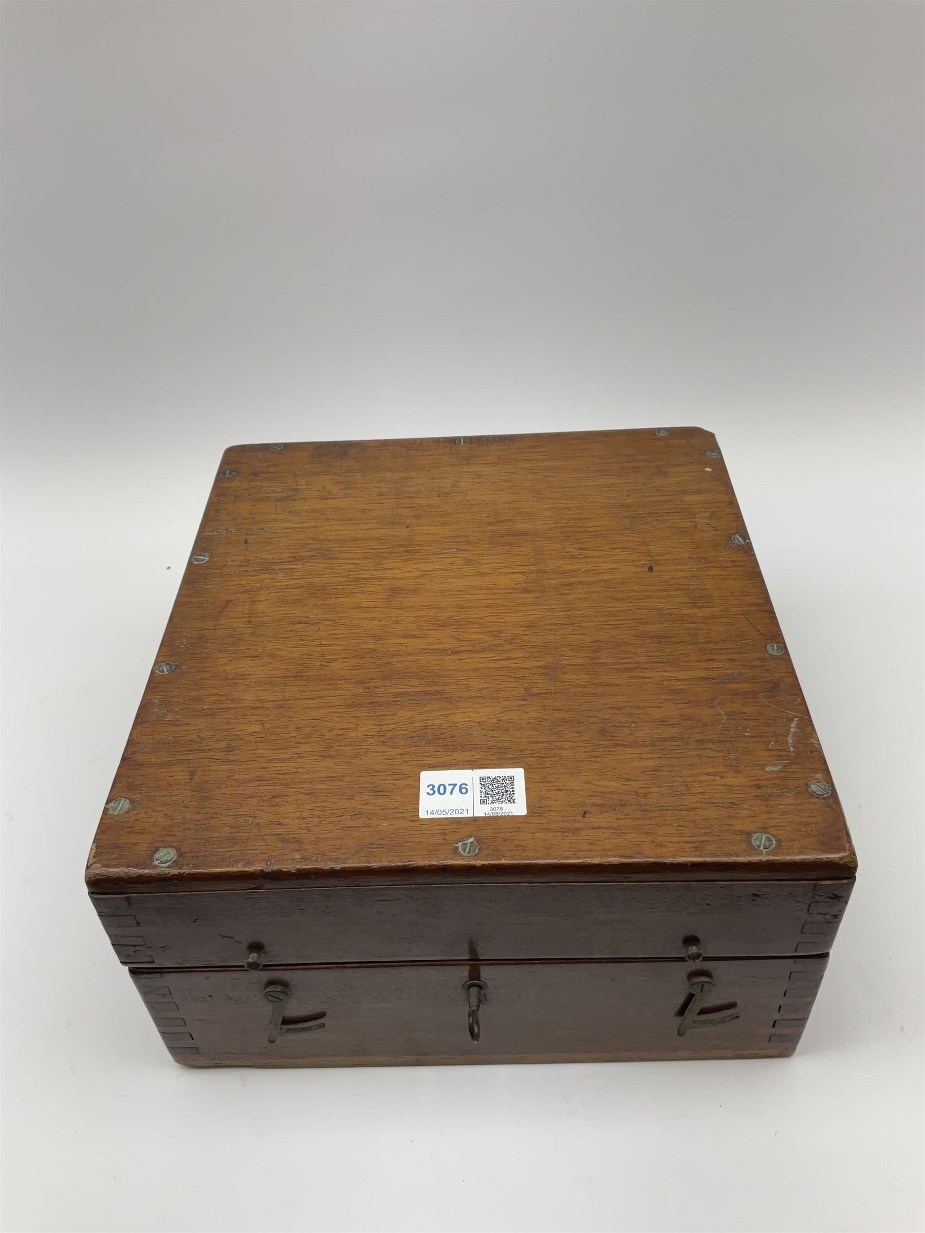 Henry Hughes & Son Ltd. sextant with black crackled finish, brass and silvered graduated arc and various coloured glass filters, serial no.60818, in fitted mahogany carrying box bearing Lilley & Reynolds Ltd. certificate dated 1962 W26cm