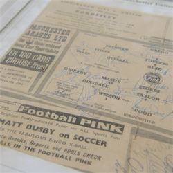 1962 signed FA Cup third round programme Manchester Untied vs Huddersfield Town, framed and opened to the team page and signed by twenty three players, including Nobby Stiles, Bobby Charlton and Harry Gregg