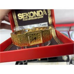 Silver stone set jewellery, including necklaces and bracelets and a collection of beaded and carved hardstone jewellery, etc