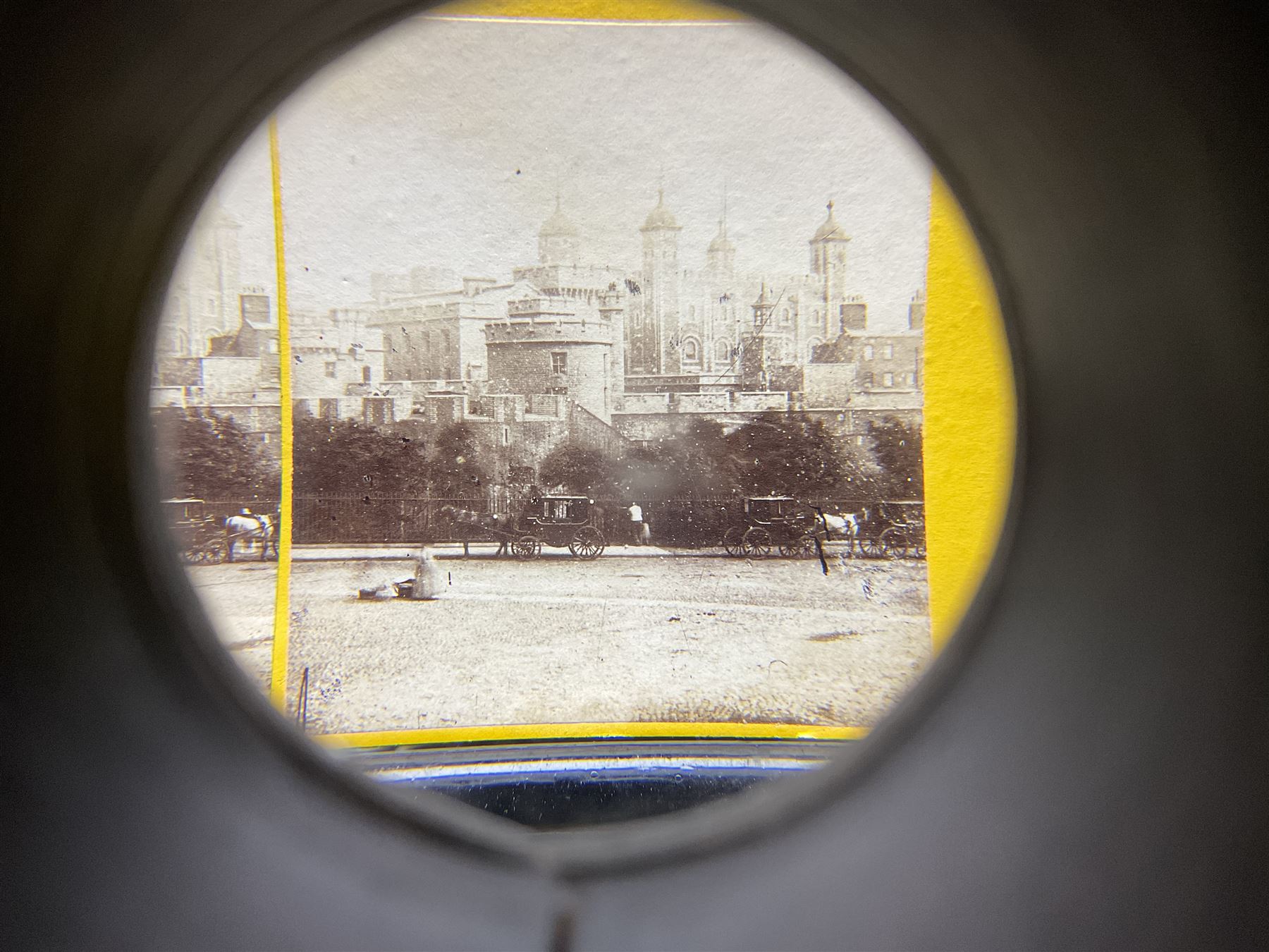 Mahogany tabletop Stereo viewer, with four Valentine Blancherd stereograph views of London, H32cm