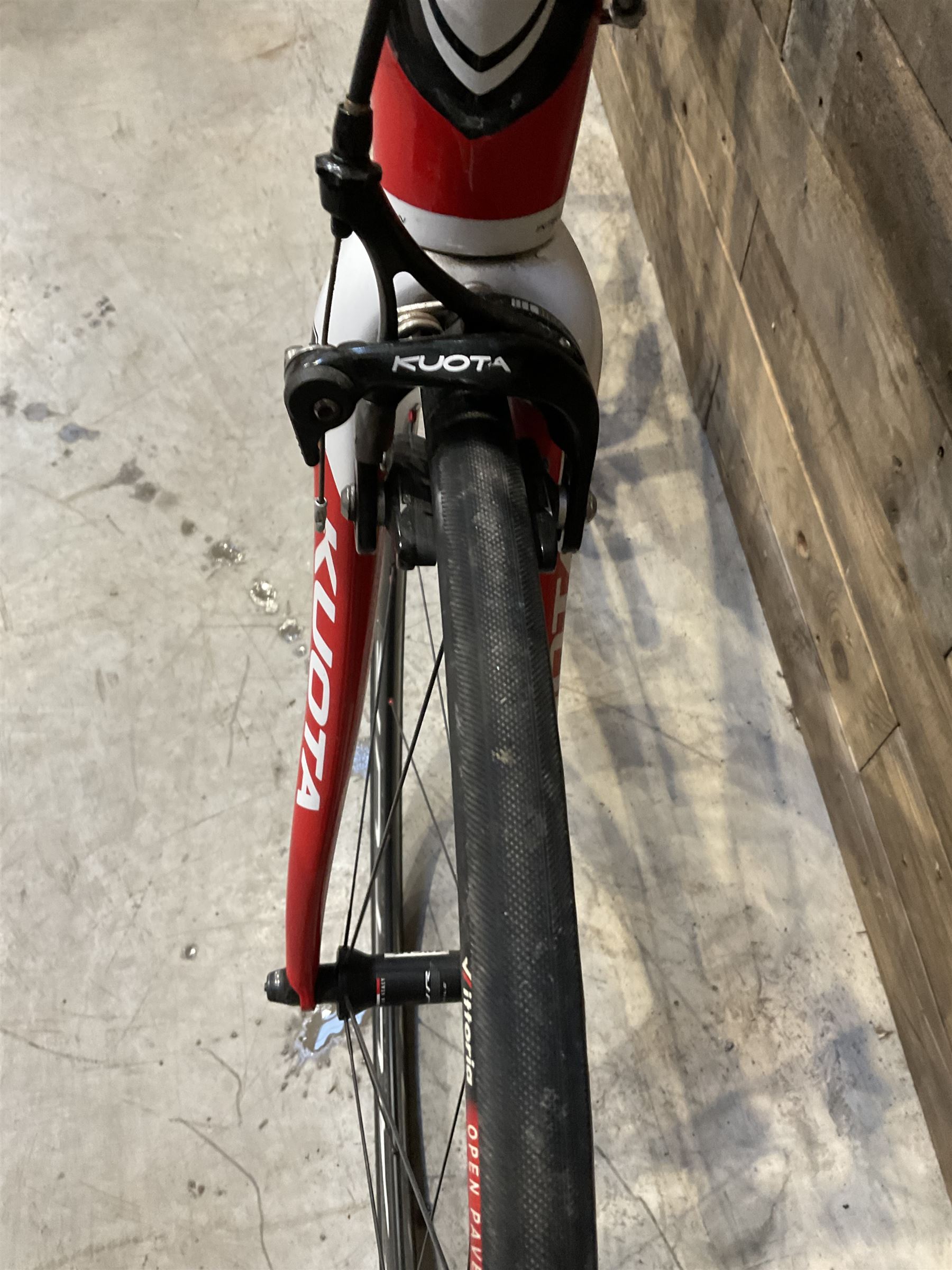 Kuota Kiral carbon fibre road bike, 22 speed