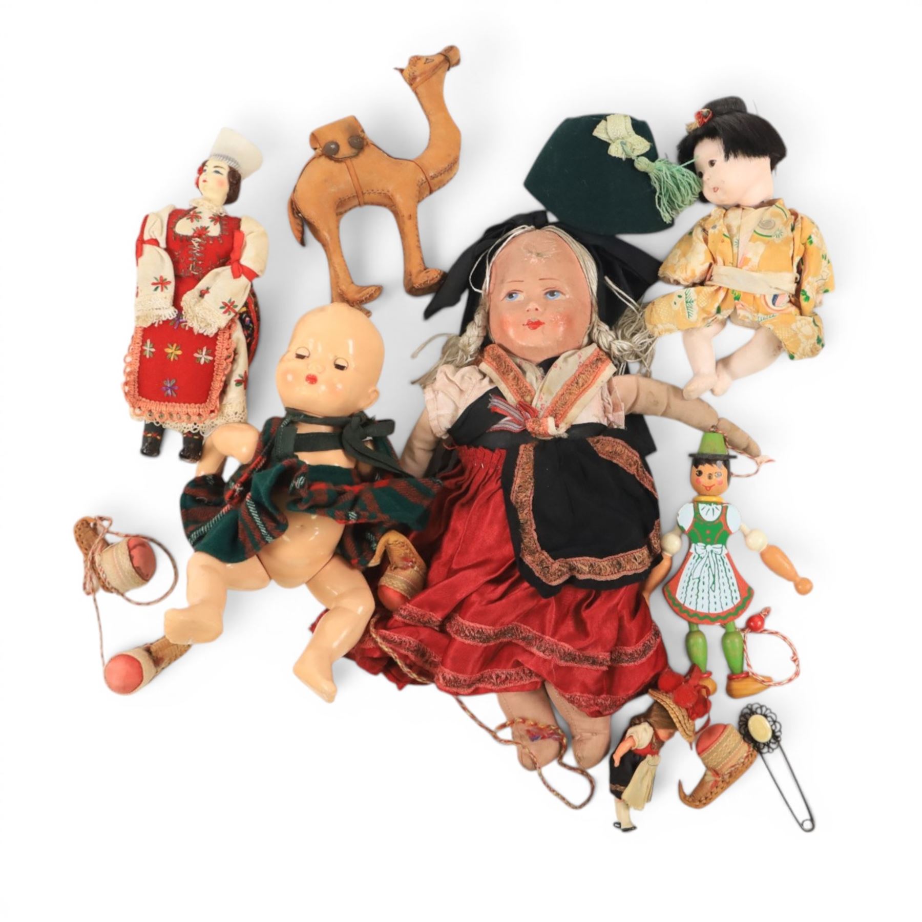 Vintage dolls including Japanese Ichimatsu doll, ragdoll with papier mache head, etc