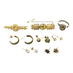 Victorian and later gold jewellery including horseshoe bar brooch, stone set ring, pearl stud earrings, etc 