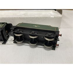 Mainline Railways ‘00’ gauge - five model steam locomotive and tenders comprising ref.37058 0-6-0 2251 Class Collett no.3205 in GWR green; ref.37062 4-6-0 Jubilee Class 6P no.45691 in BR green; ref.37079 4-6-0 Manor Class no.7812 in BR black; ref.54157 2301 Class (Deans Goods) 0-6-0 no.2538 in BR black; ref.937515 Class 2P 4-4-0 no.40568 in BR black; all in original boxes (5) 