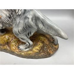 Royal Doulton model of an English setter carrying a pheasant, HN 2529, designed by Frederick Daws, H21cm