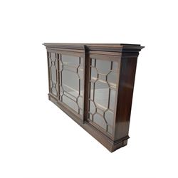 Early 20th century mahogany breakfront wall hanging bookcase, projecting dentil cornice over astragal glazed doors