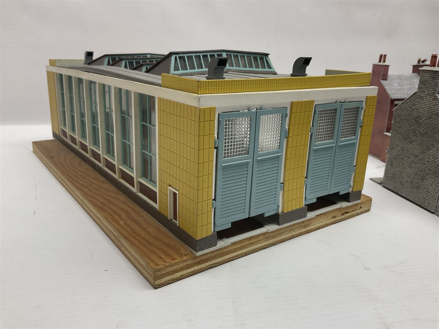 Fleischmann '00' gauge motorised turntable; boxed; kit-built plastic two-road engine shed; and eight kit-built card trackside/layout buildings