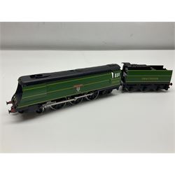 Hornby '00' gauge - Battle of Britain/West Country Class 4-6-2 locomotive 'Bideford' No.21C119 in Southern Matt Malachite; and King Class 4-6-0 locomotive 'King George III' No.6004; both boxed (2)