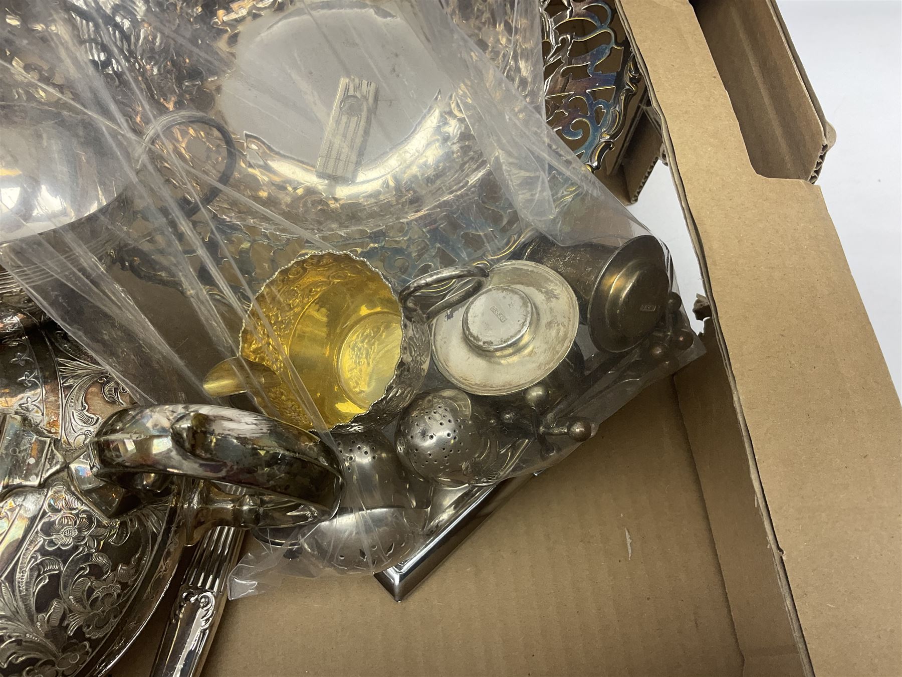 Quantity of silver plate to include cased silver plated fish knife and fork with hallmarked silver ferrules, teapots, etc