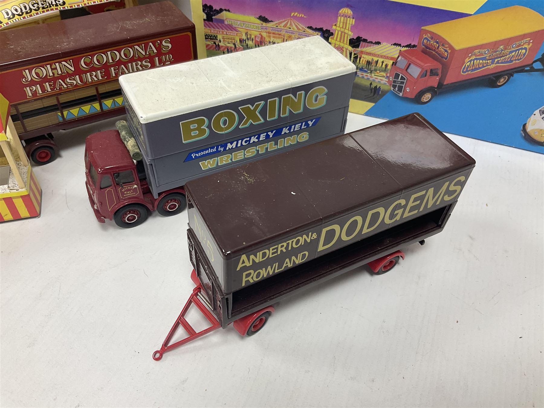 Corgi - various models both boxed and loose to include Dibnahs Choice 1 50 scale 80308, Classics 31702 and 97920, along with loose 1937 Rolls Royce 111 Sedance de Ville model, further mostly Showmans Range models and assembled fairground kits