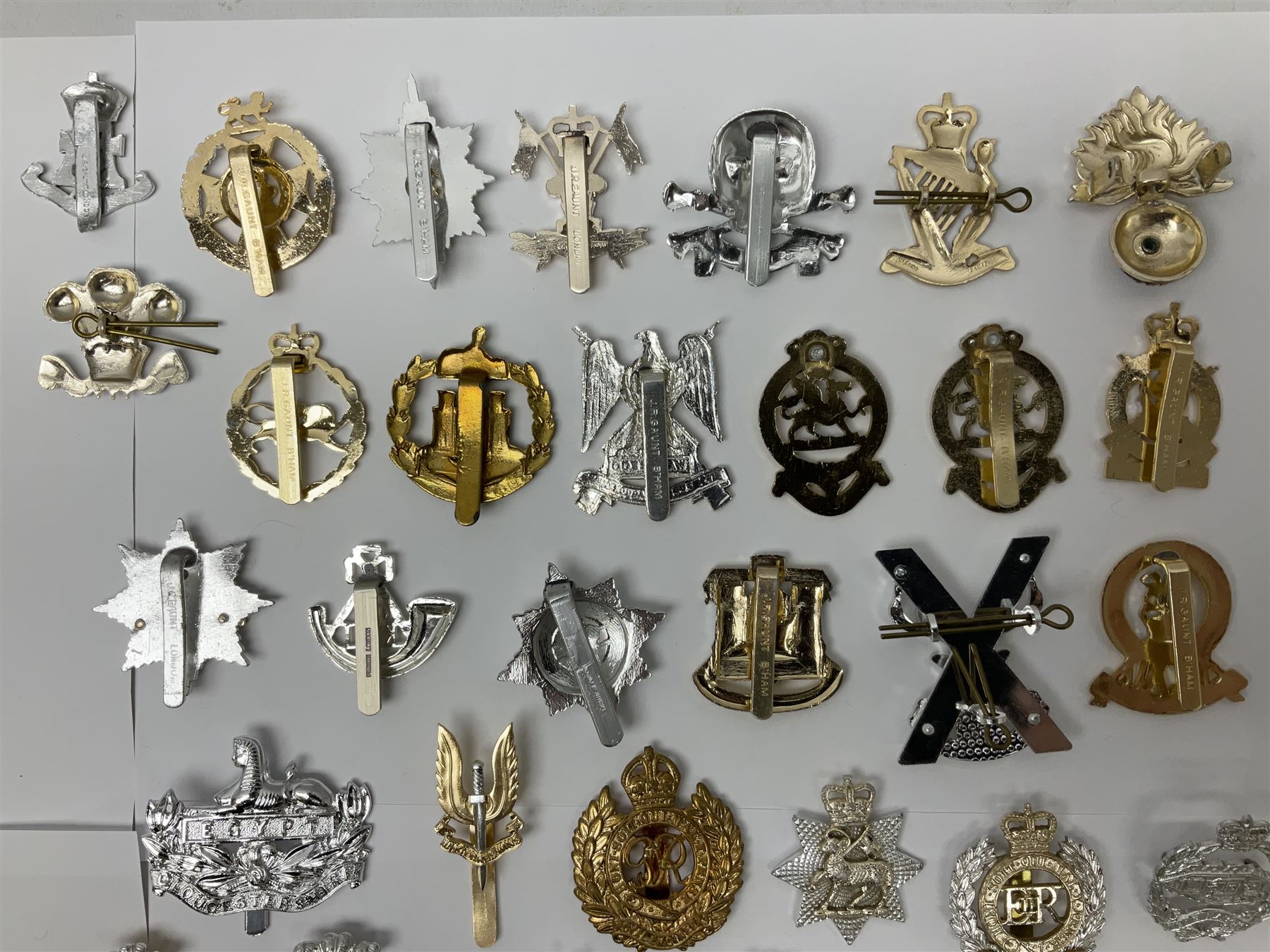 Military badges - approximately eighty predominantly staybrite glengarry, cap and collar badges and small quantity of plastic badges