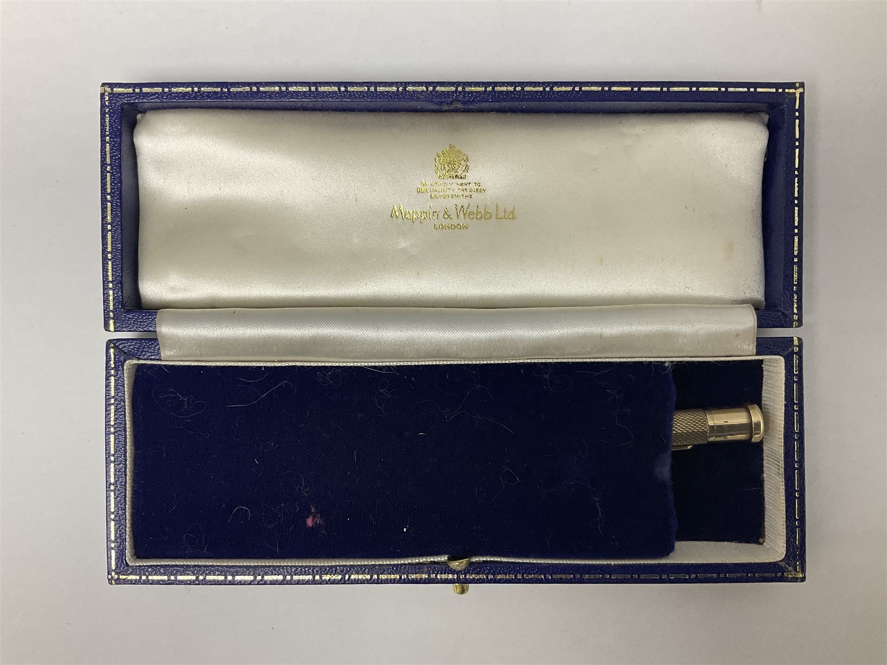 9ct gold Yard O Led propelling pencil, patent No. 422767, engine turned decoration and  engraved with initials H.W.W.F, Birmingham 1973, in Mappin & Webb case