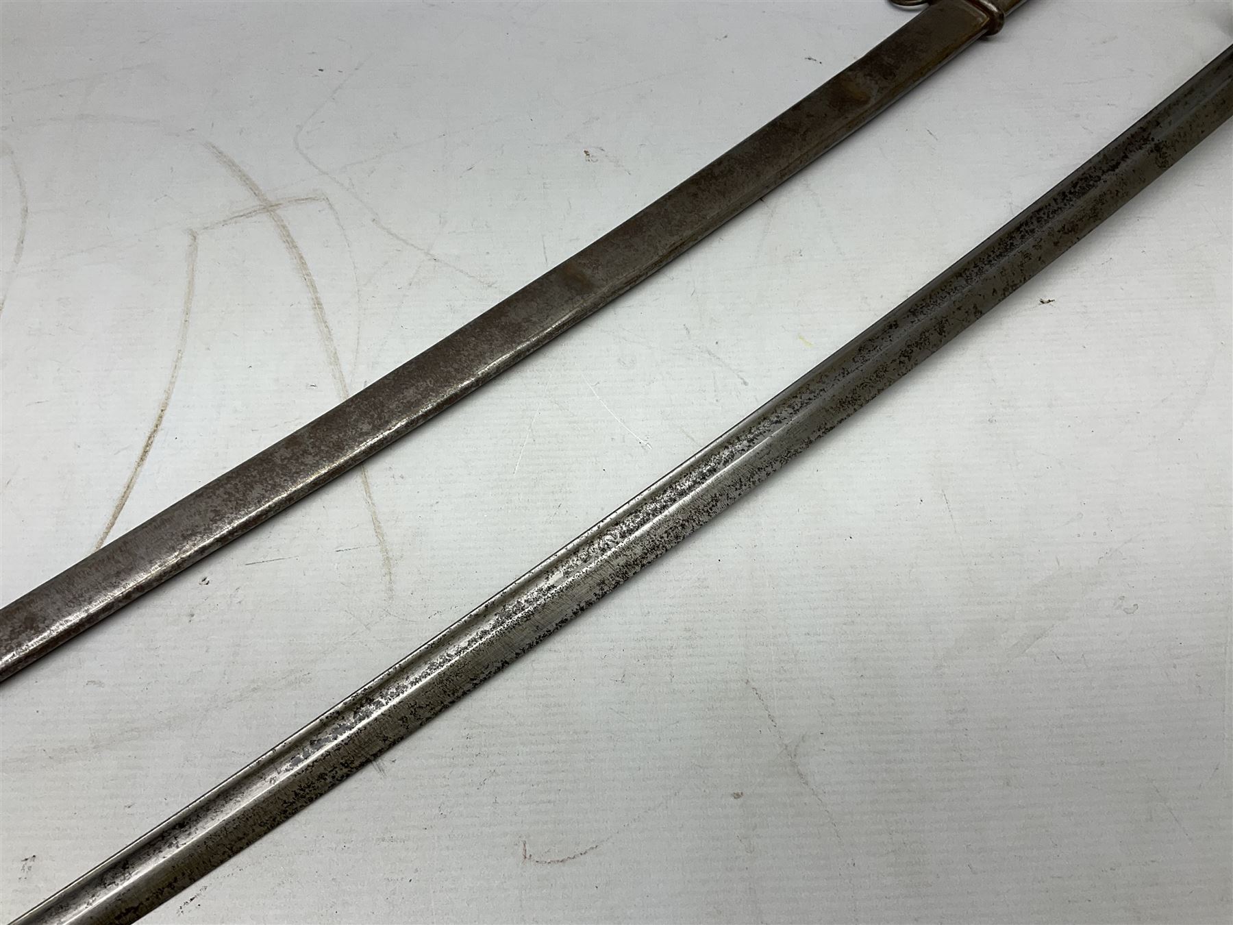 Japanese Model 1899 Type 32 'Otsu' pattern army sword, with 76.5cm single edged, slightly curved blade with narrow fuller, numbered 73684 to the ricasso;  steel hilt with chequered backstrap and grip ears with wooden chequered grip and locking action;  in steel scabbard with single hanging ring L93cm overall