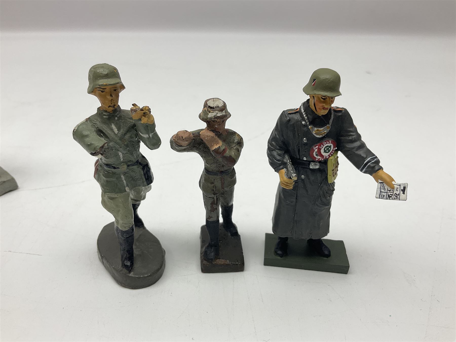 German Lineol Flak Artillery Gun on revolving base H11cm; four other Lineol WW2 German soldiers; and three Elastolin German soldiers including reclining radio operator (8)