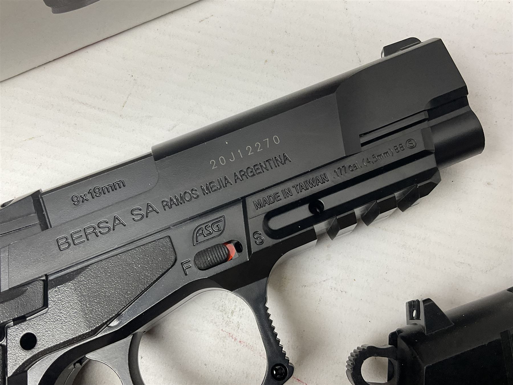 Two Bersa Thunder 9 Pro CO2 BB pistols, serial nos.21M142216 and 20J12270, L30cm overall; one in original box with paperwork  NB: AGE RESTRICTIONS APPLY TO THE PURCHASE OF AIR WEAPONS.