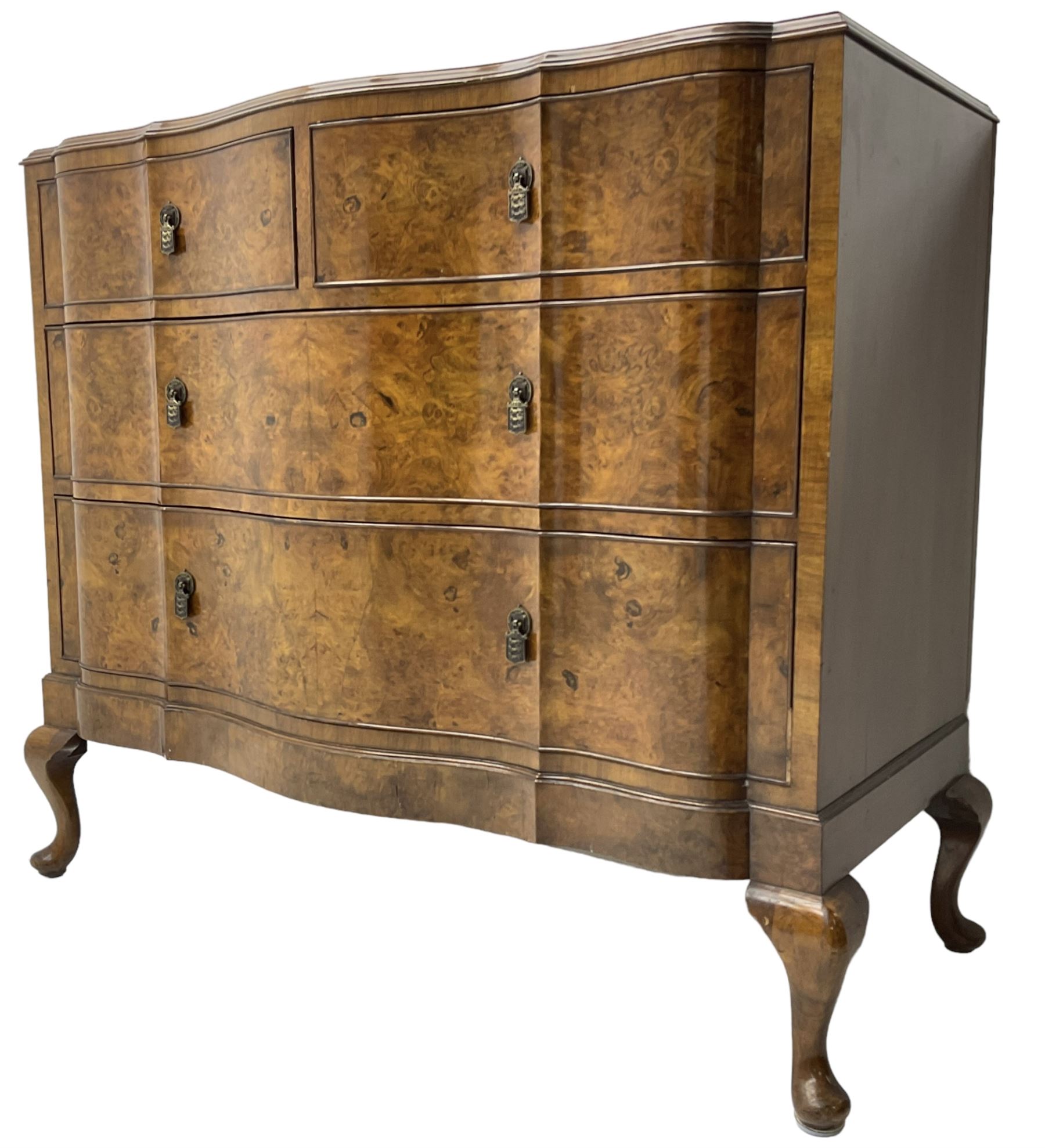 Early to mid-20th century figured walnut serpentine chest, moulded top over two short and two long cock-beaded drawers, fitted with drop handles in the form of shields with three recumbent lions, on cabriole feet