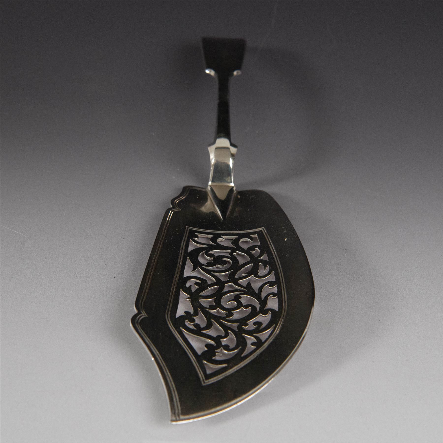 Victorian silver Fiddle pattern fish slice, with pierced blade, hallmarked John & Henry Lias, London 1846