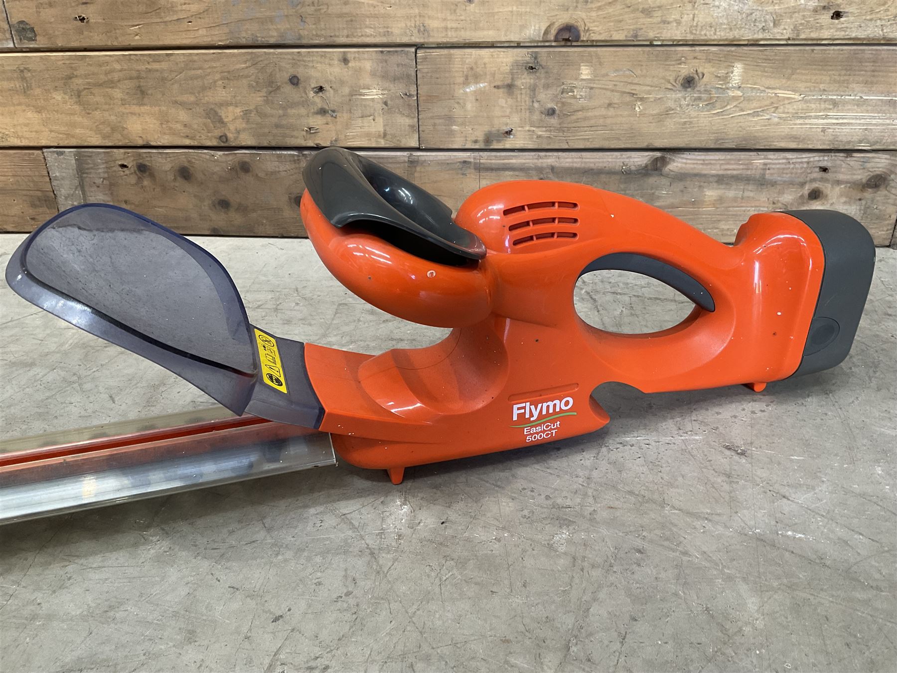 Flymo Scirocco 3000w leaf blower and EasiCut 500CT hedge trimmer (2)