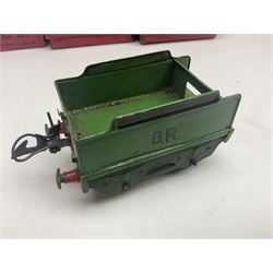 Hornby '0' gauge - No.501 clockwork 0-4-0 locomotive No.1842; boxed; No.501 Tender; boxed; No.101 clockwork 0-4-0 locomotive No.2270; and No.50 clockwork 0-4-0 locomotive No.60199 for spares or repair; boxed (4)