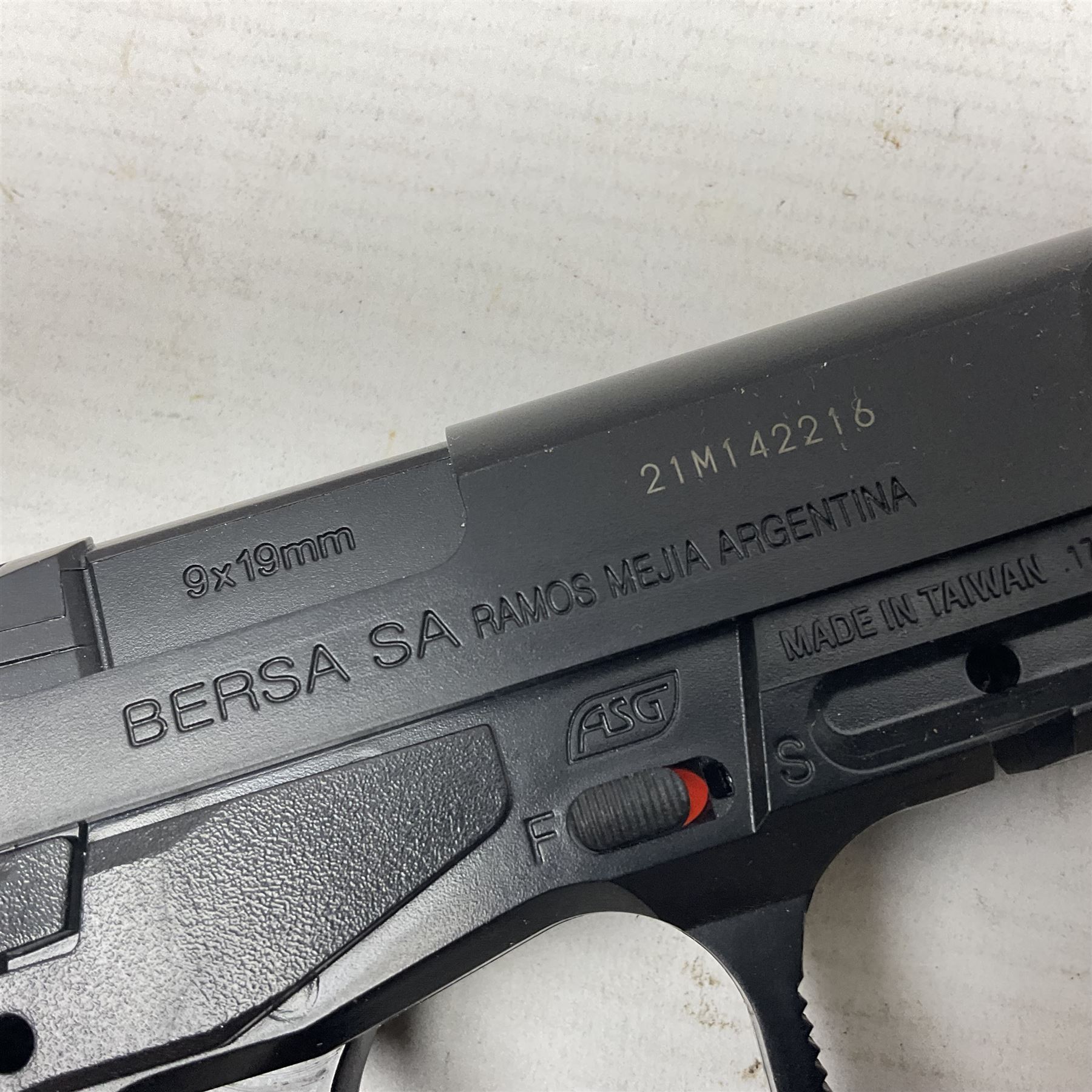 Two Bersa Thunder 9 Pro CO2 BB pistols, serial nos.21M142216 and 20J12270, L30cm overall; one in original box with paperwork  NB: AGE RESTRICTIONS APPLY TO THE PURCHASE OF AIR WEAPONS.