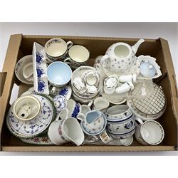 Paragon Belinda pattern tea and dinner wares, comprising seven tea cups, eight coffee cups, ten saucers, open sucrier, milk jug, eight dinner plates, eight salad plates, ten side plates, seven bowls, and a pair of cruets, together with a selection of assorted ceramics, to include Copeland Spode Chinese Rose pattern tea wares, comprising seven teacups, six saucers, slop bowl, six side plates, and cake plate, Copeland Spode Polka Dot pattern milk jug, selection of Wedgwood Kutani Krane pattern wares, etc.